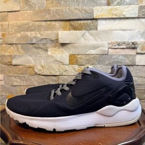 Womans Sz 8.5 Black Nike LD Runner LW Cross Trainer Running Walking Shoe Sneaker